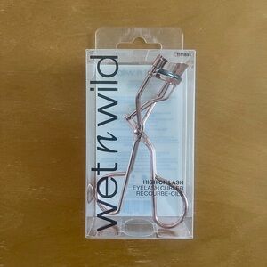 Wet n Wild Metallic Pink Eyelash Curler